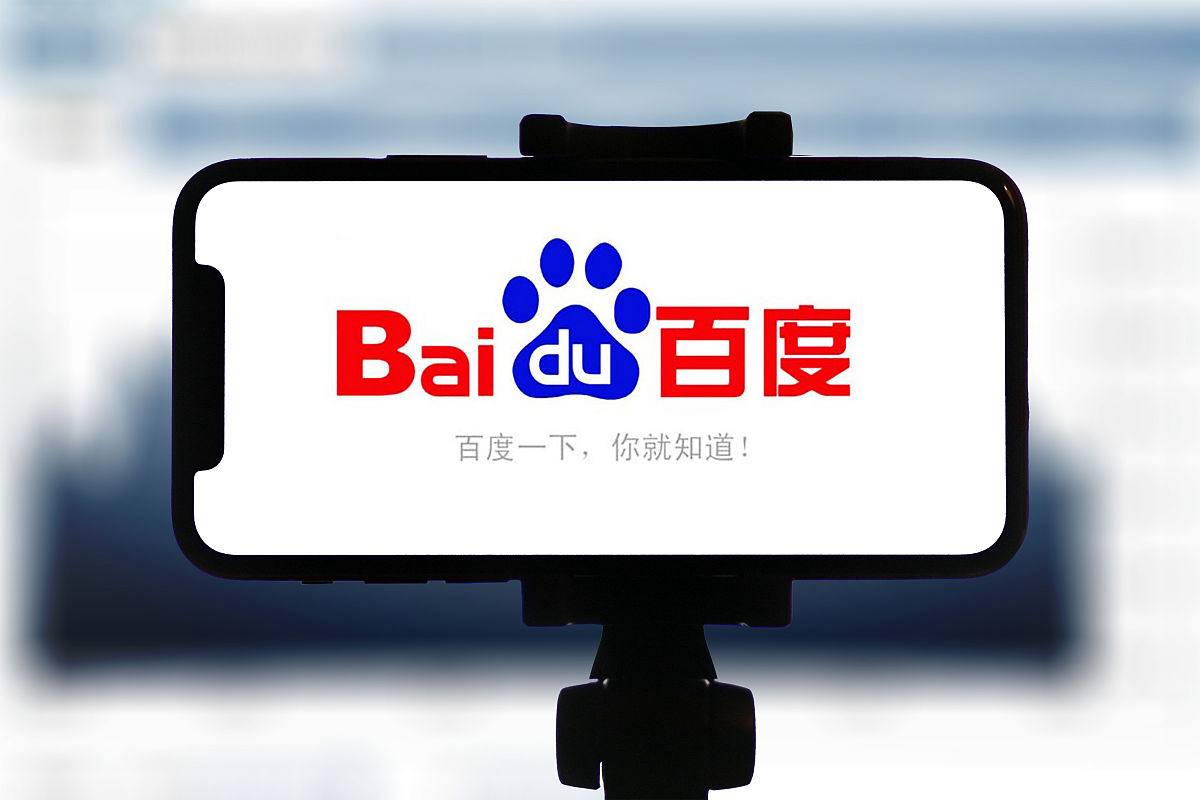 迪丽热巴国内首位上身安德森特别定制